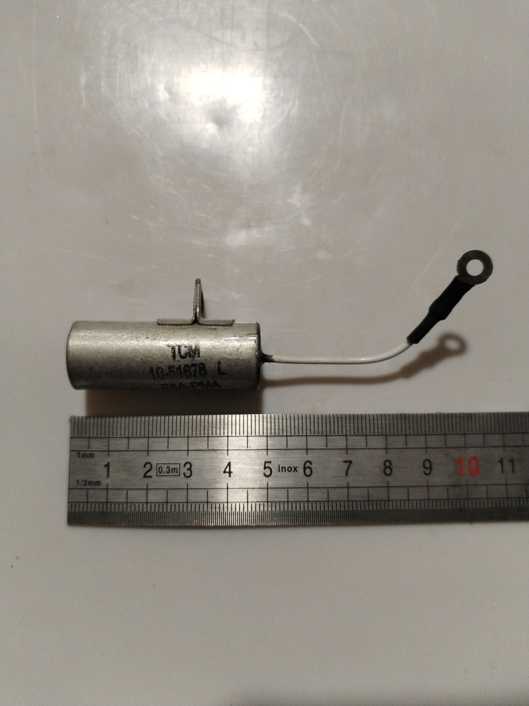 10-51676 -- CONDENSATEUR MAGNETO