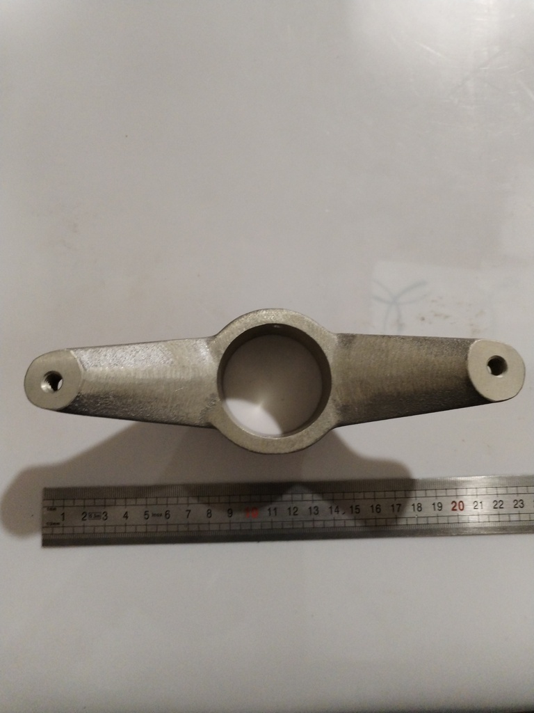 42.34.42.010 -- support de carène gauche