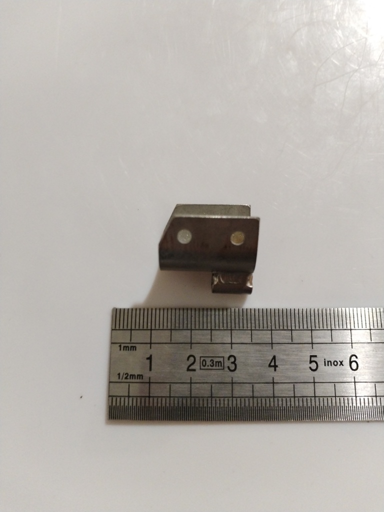 34.11.10.016 -- CHARNIERE FEMELLE GM