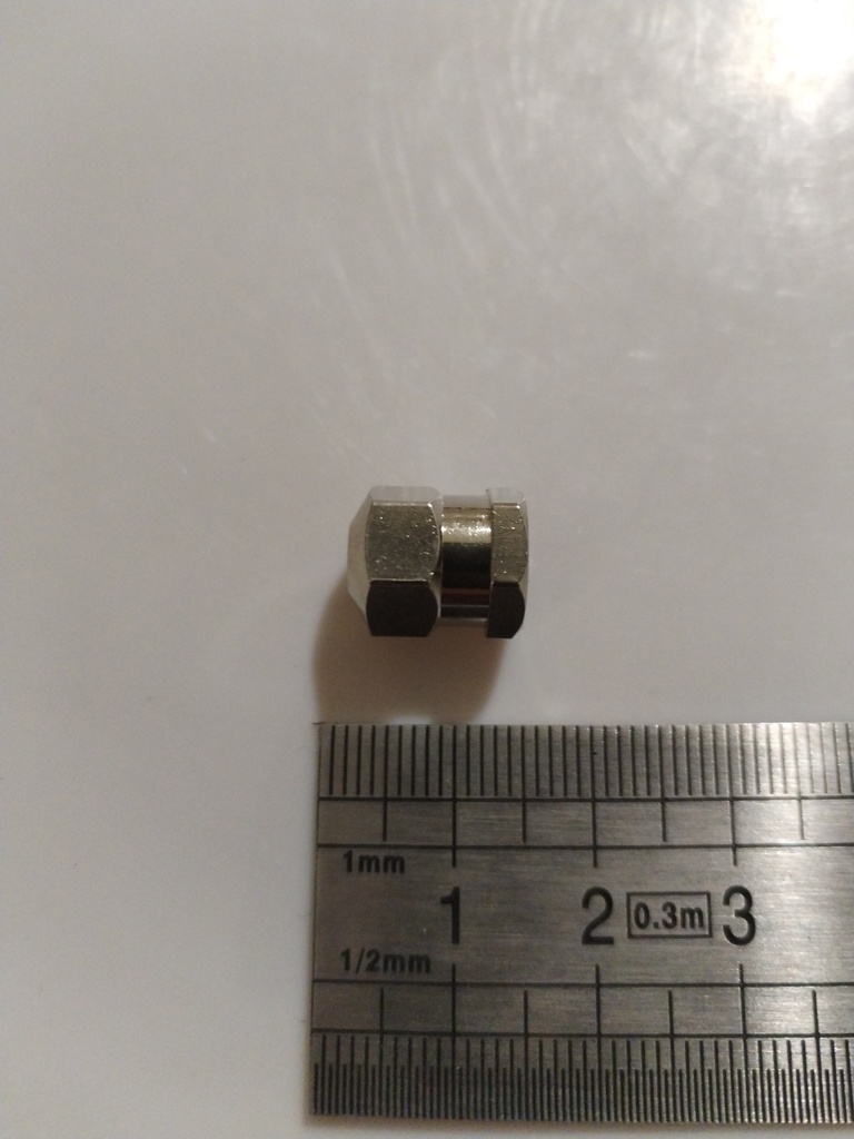 41.12.03.030 -- BOUCHON HEXAGONAL