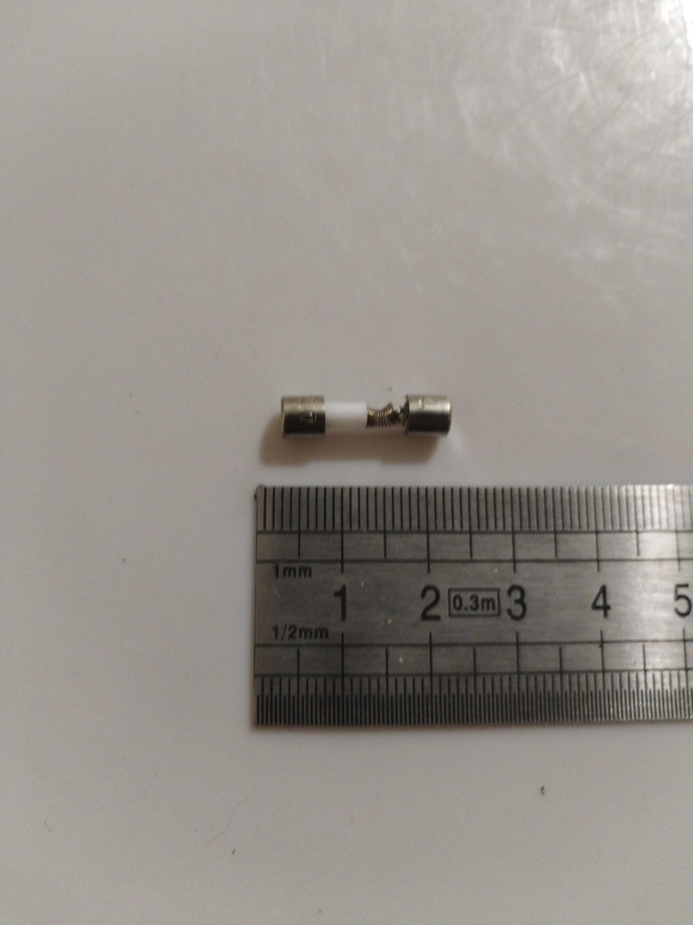 69.11.04.000 -- FUSIBLE 15A