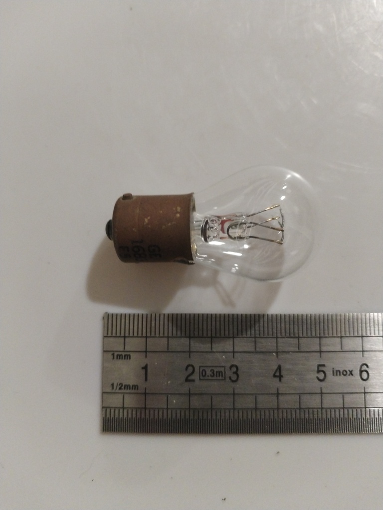 1683 -- AMPOULE FEU DE QUEUE 28V