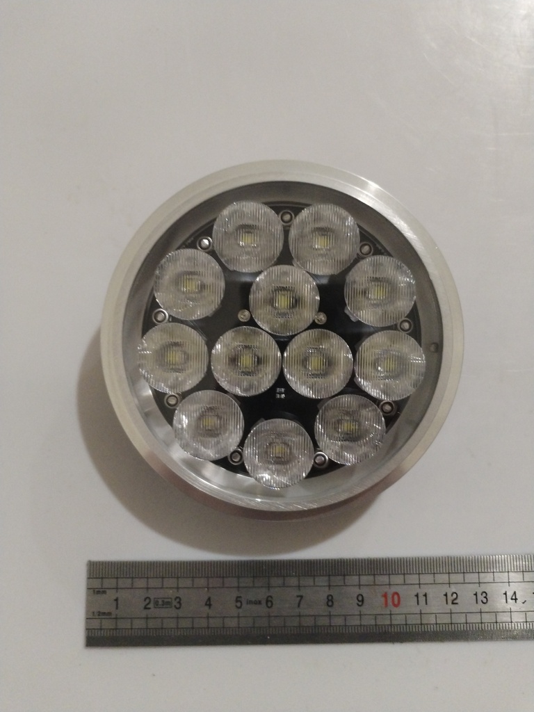 6490775 Phare de roulage