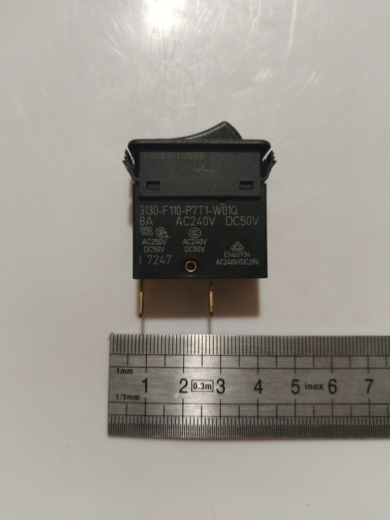 69.18.00.104 -- Disjoncteur Noir 8A