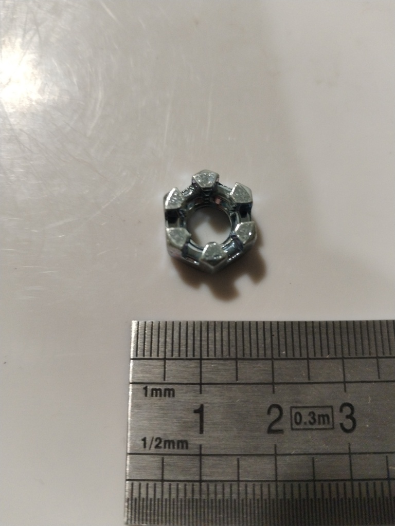 95.22.04.000 -- Écrou à créneaux