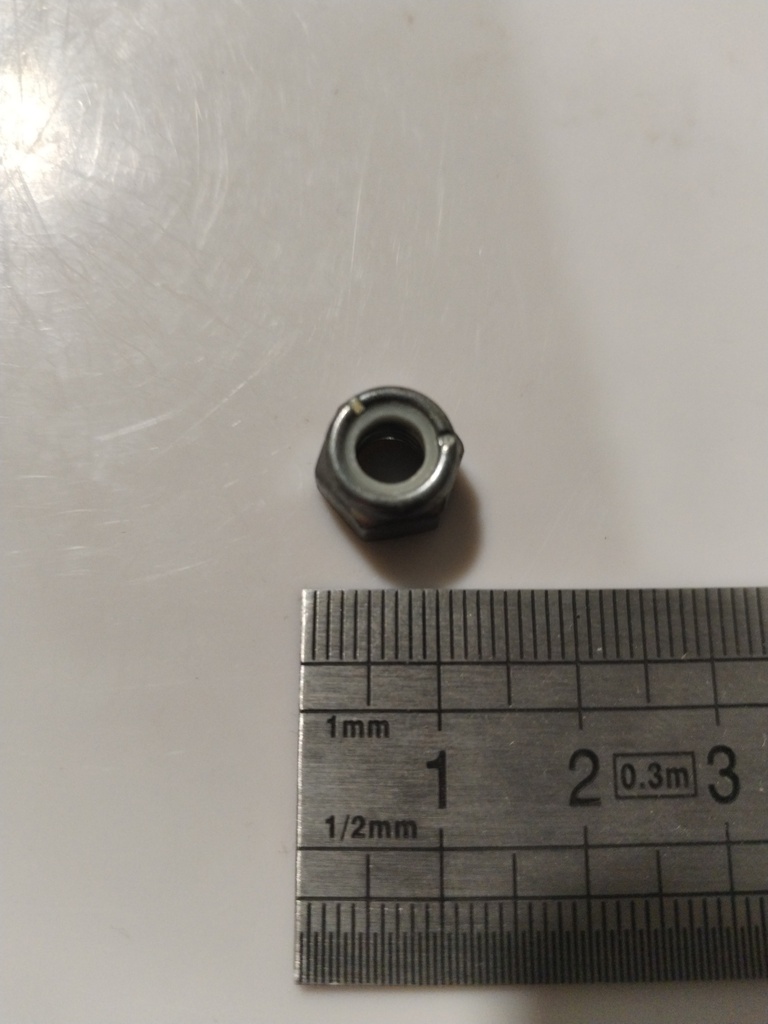 95.24.04.000 -- Écrou frein nylon