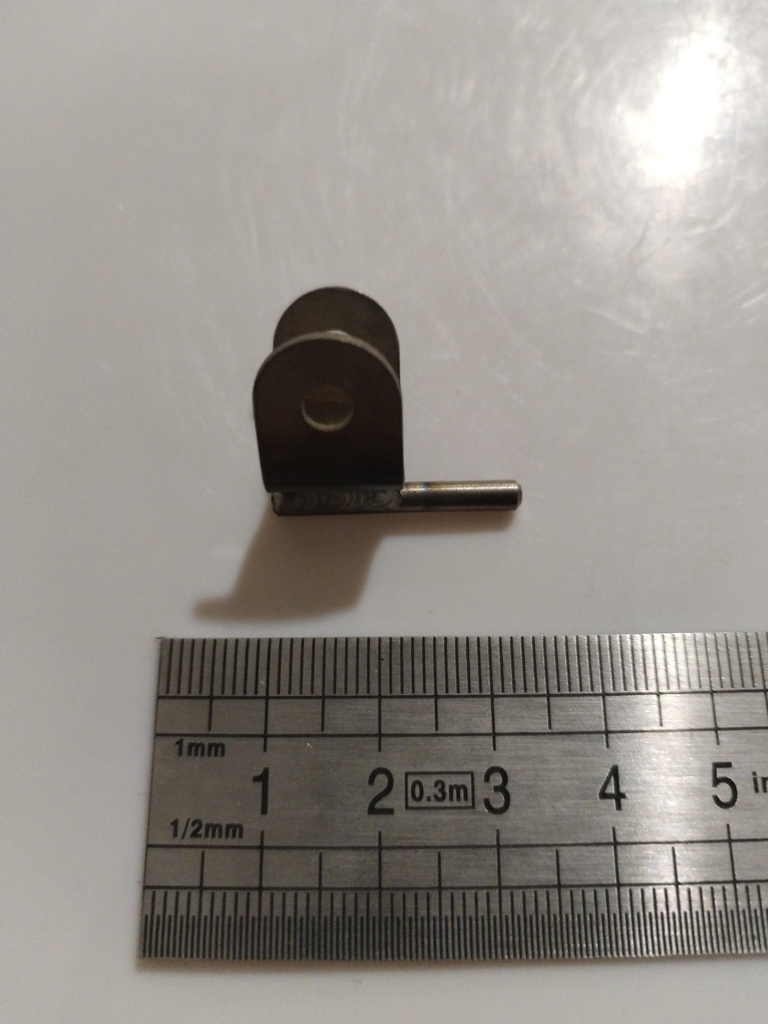 34.11.10.010 -- Charnière volet de tab mâle