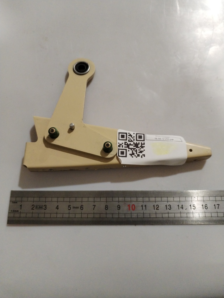 16.18.12.200 -- Nervure volet droit équipée