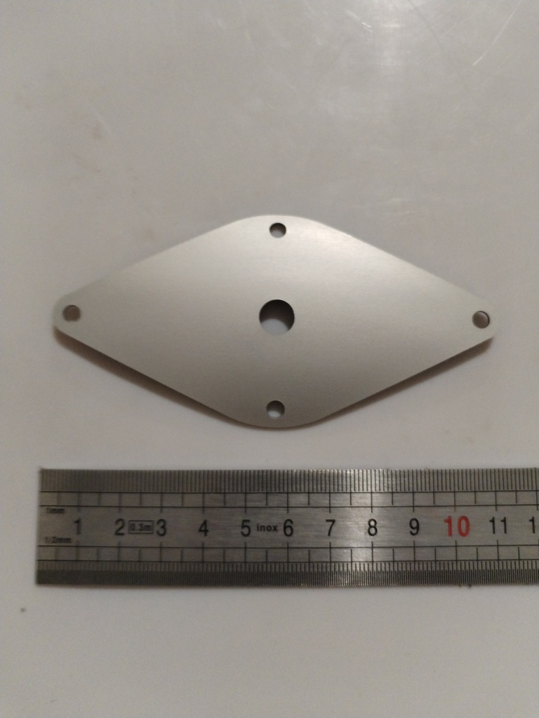 43.11.06.000 -- Plaquette renfort carène