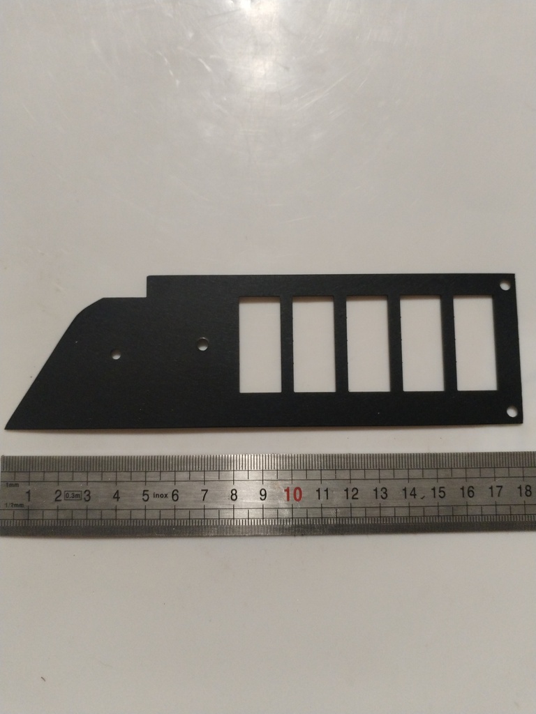 76.18.81.020 -- Plaque Adaptation 5 Disjoncteurs