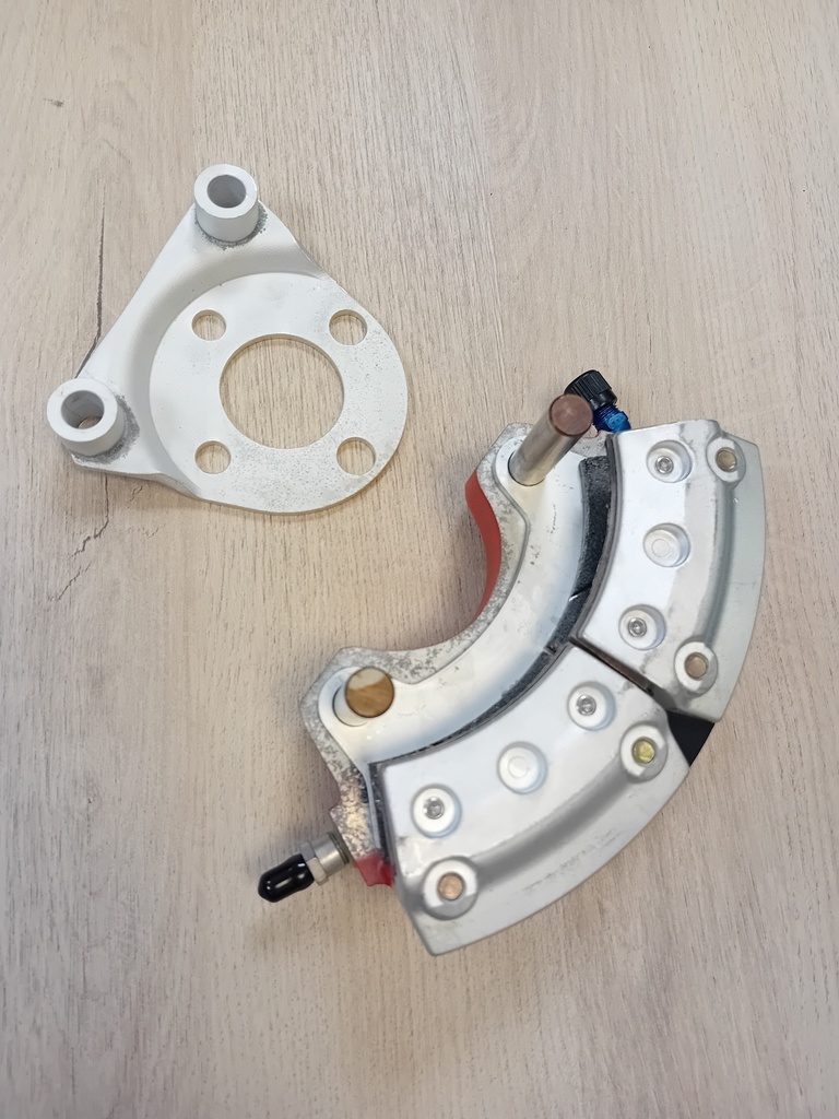 D67-9032-44-03 = 30-233E -- Bloc frein LH - RED